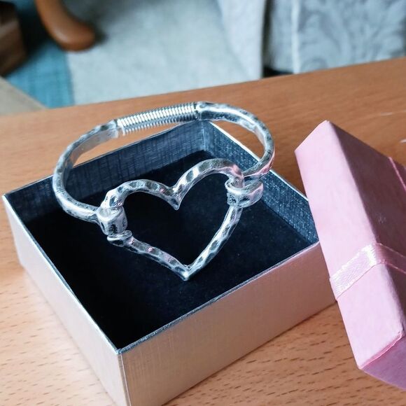 Sterling Silver Hammered Metal Heart Bangle Bracelet - Picture 3 of 10